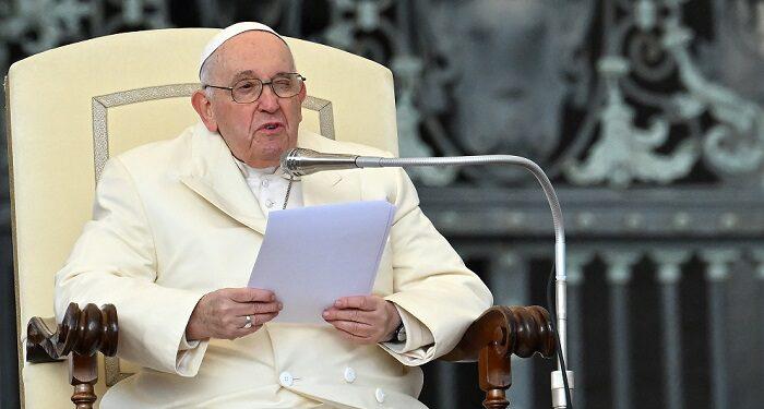 Francisco-Victimas-por-la-Guerra-Vaticano-700x375