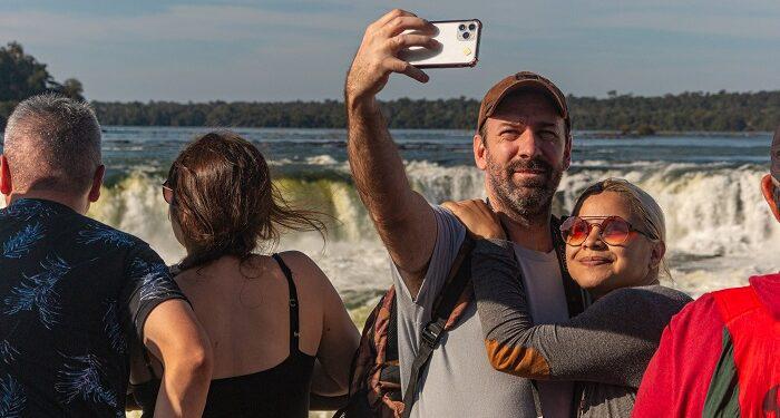 Cataratas-del-Iguazu-Turismo-700x375 (1)