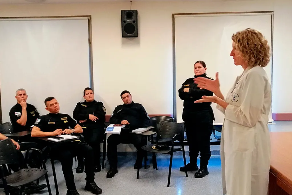 policias-estudiando-por-primera-vez-1