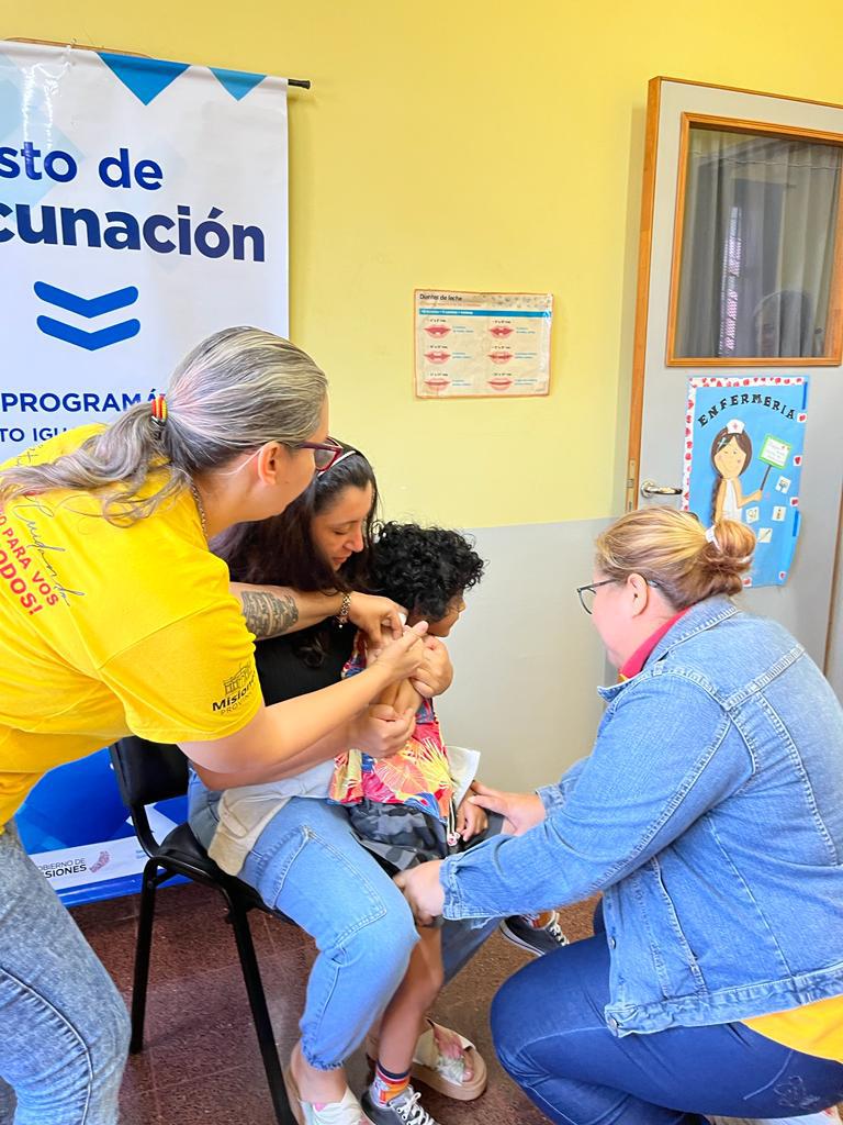 vacunacion Puerto Iguazu promoviendo fronteras saludables y seguras (7)
