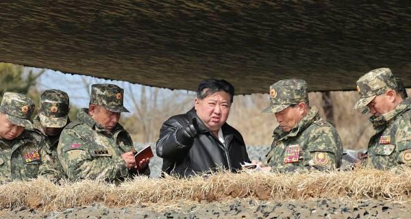 Presidente-de-Corea-del-Norte-supervisa-ejercicios-militares