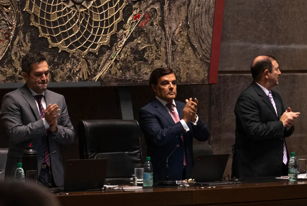 rovira-aplaudiendo