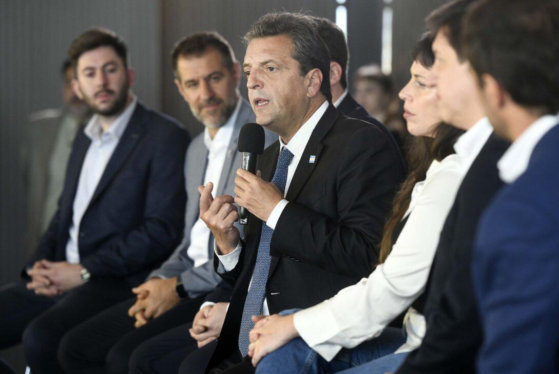 03-11-2023_el_ministro_de_economia_y-1089x730