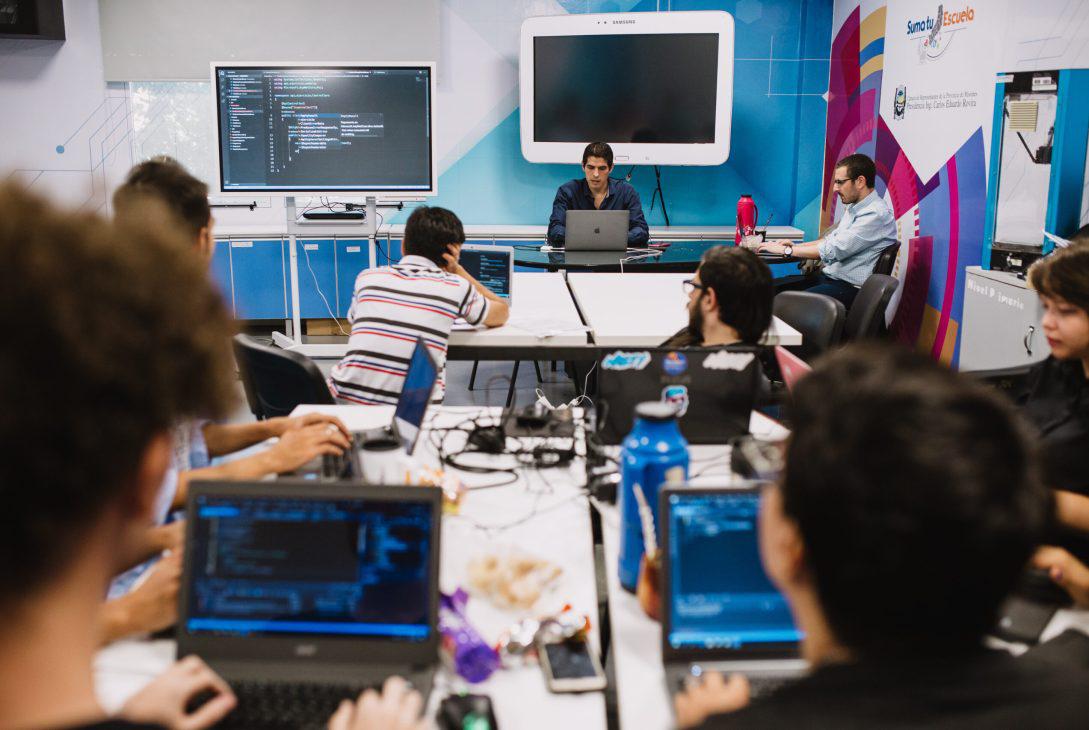 ESCUELA-DE-ROBOTICA-EDUCACION-DISRRUPTIVA-12-scaled