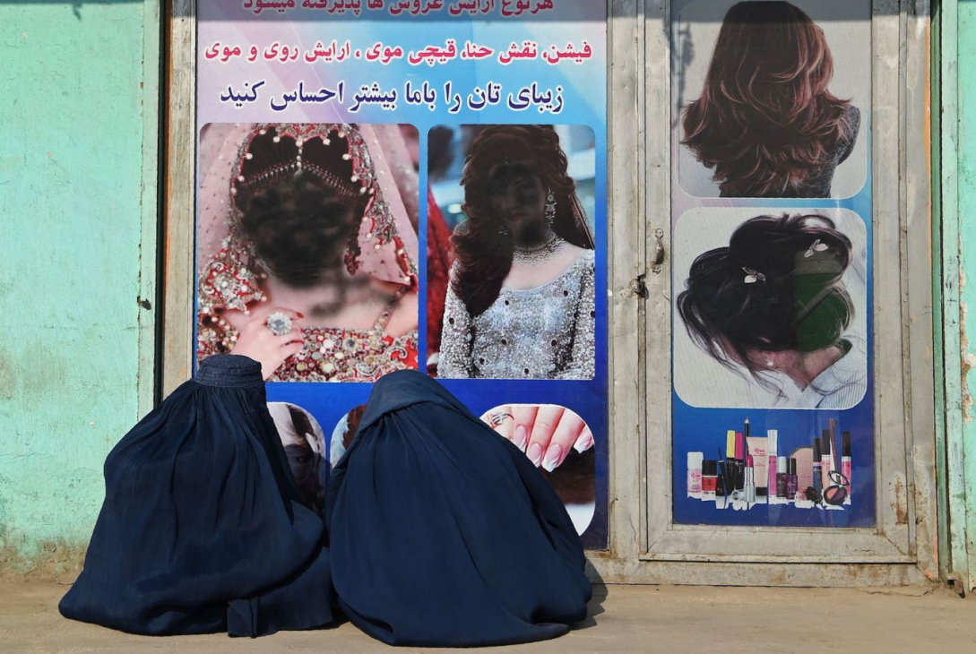 Mujeres-afganistan-salones-de-belleza