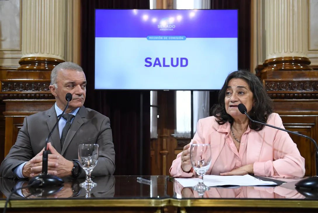 Carlos-Arce-comision-salud-Senado