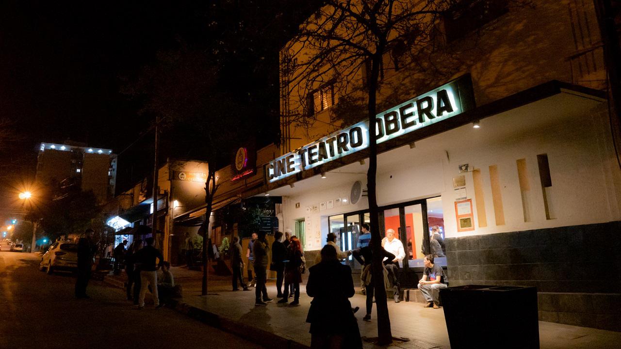 Cine-Teatro-Obera-Apertura-Afuera-1