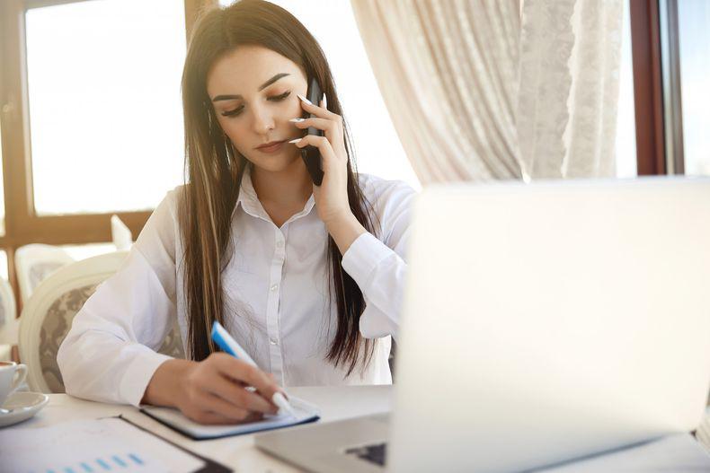 secretaria-mujer-oficina-negocios-trabajo-empresajpg
