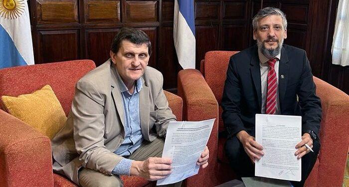 Lineas-crediticias-para-que-cooperativas-de-agua-adquieran-equipamiento-vial-en-Misiones-700x375